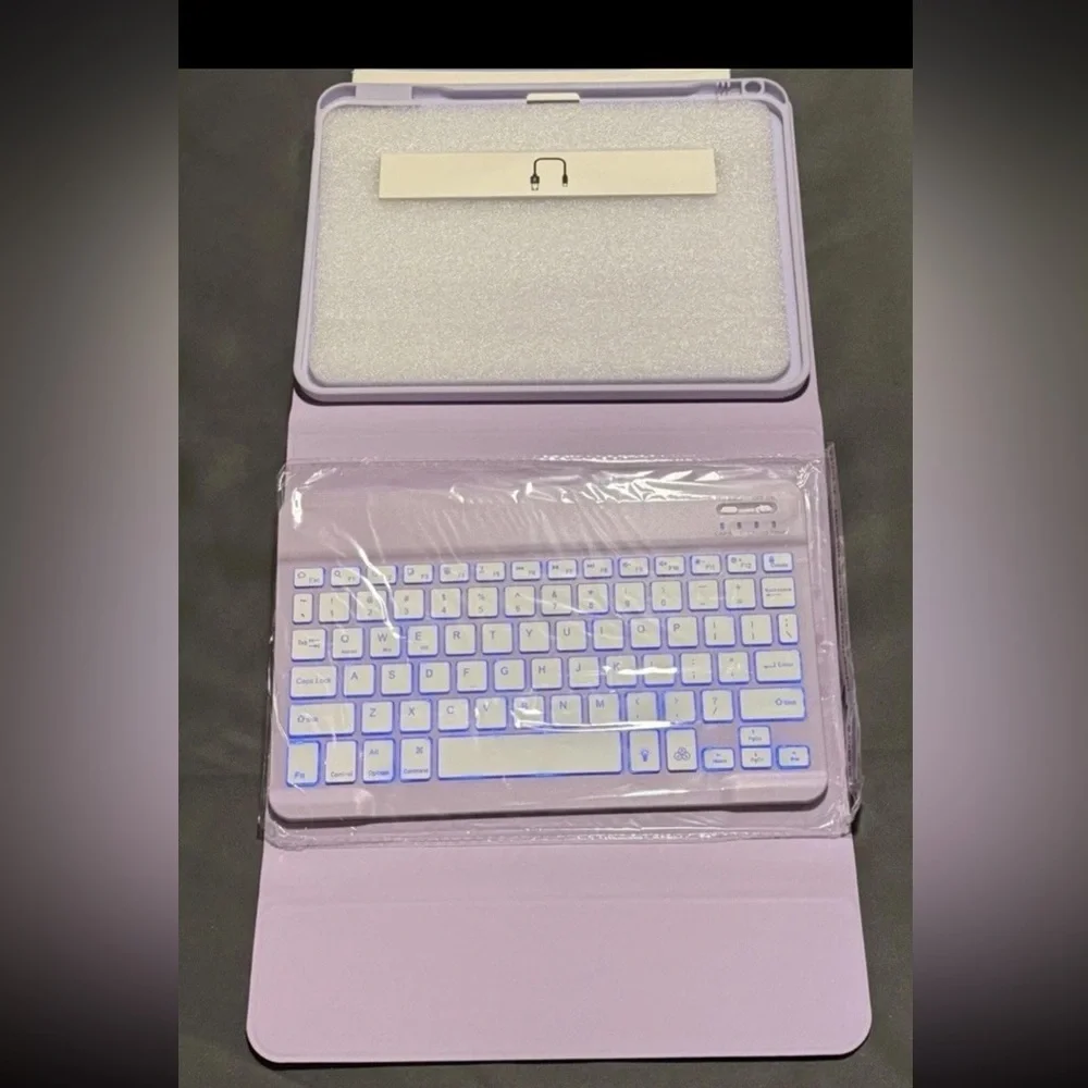 Wireless Keyboard & Keyboard Case - Purple BRAND NEW